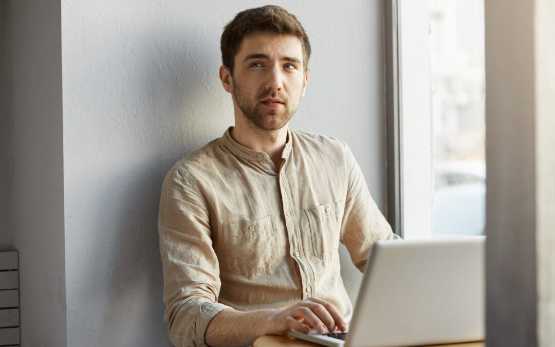 Opieka WordPress czy samodzielne aktualizacje? Porównanie plusów i minusów